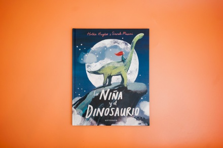 La niña y el dinosaurio